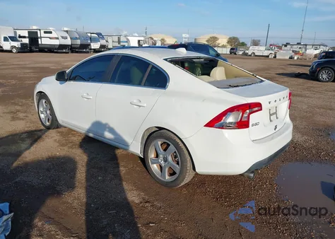 2012 Volvo S60 T5 z USA, uszkodzony, nr VIN YV1622FS0C2114804
